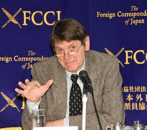 Timothy Harris speaks at the Foreign Correspondent’s Club of Japan on February 26, 2019. (© FCCJ)