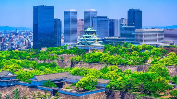 Le château d’Osaka, reconstruit en 1931, attire plus de 2,5 millions de visiteurs par an. (Pixta)