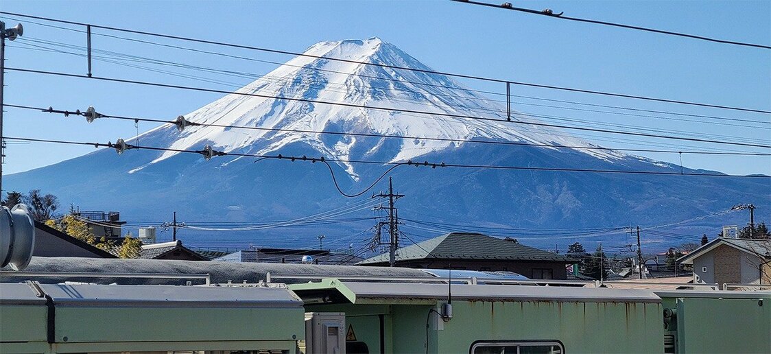 从下吉田站的月台看到的富士山（笔者拍摄）