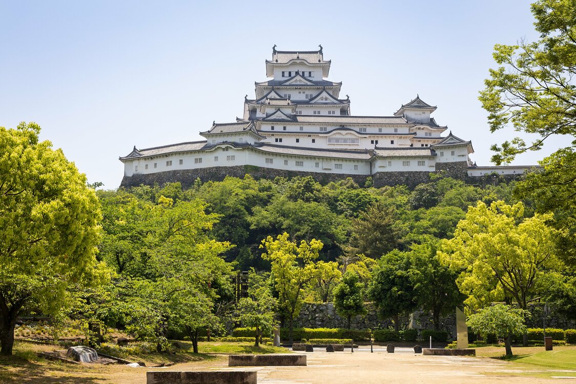 从姬路站出发去城堡时，北面相当于姬路城的背面。因此，许多游客都忽略了从北侧去欣赏天守的全貌。北侧的景色与南侧截然不同，希望大家前去一看