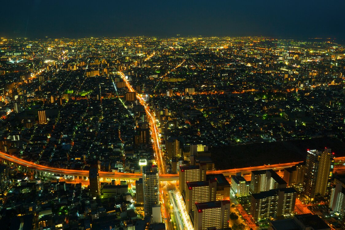あべのハルカス南側の夜景。どこまでも町の明かりが続く