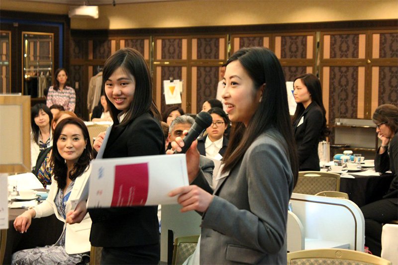 A participant speaks during a leadership workshop. (Courtesy of the US-Japan Council)