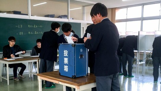 Les jeunes Japonais éloignés de la politique : comment les sensibiliser à l’importance du vote ?