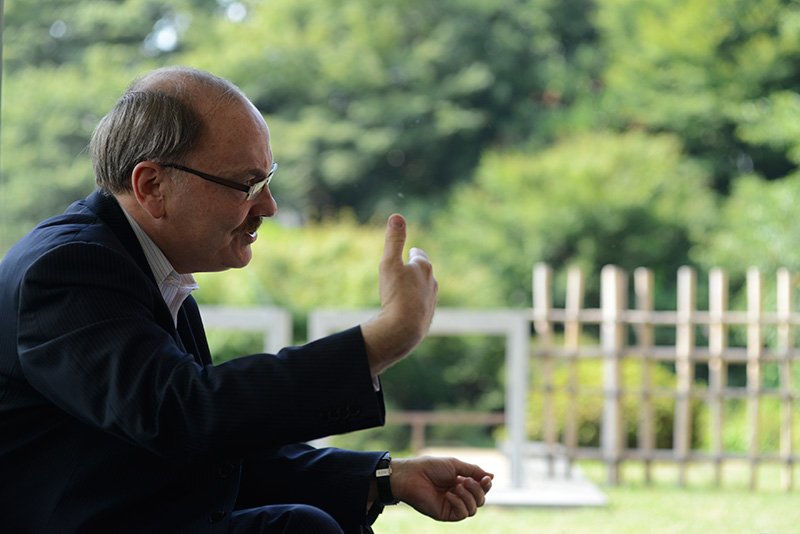 Japón necesita orientarse más hacia el exterior – Entrevista a Kent Calder -