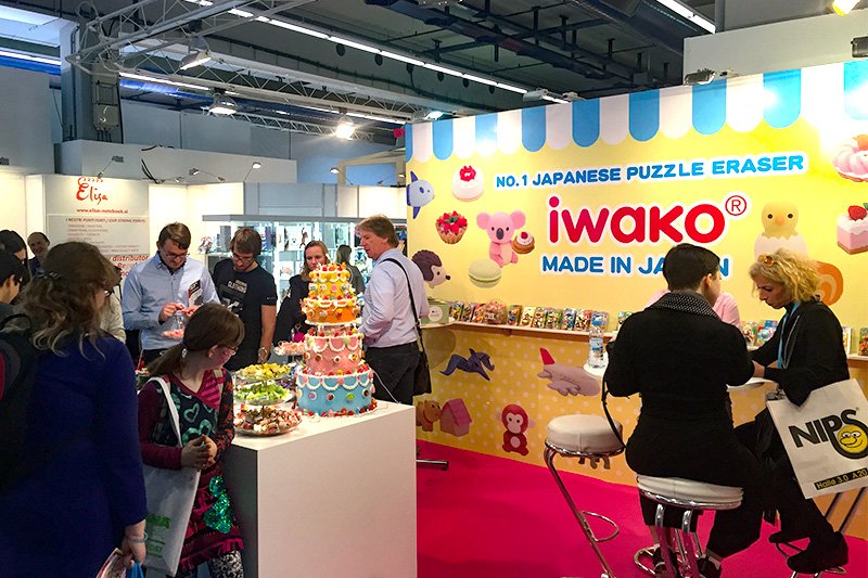 2017年1月文房具と事務用品の「ペーパーワールド ドイツ・フランクフルト国際見本市」に出展した際の光景（提供：イワコー）