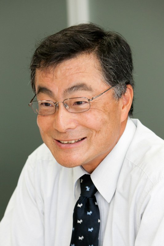 El CEO de Mitsuya, Kusama Seiichirō encabeza las instalaciones de recubrimiento de metales más avanzadas de Japón.