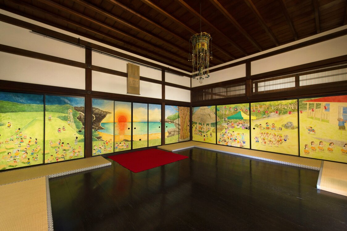 北見さんの作品『楽園』は襖16面にもおよぶ大作