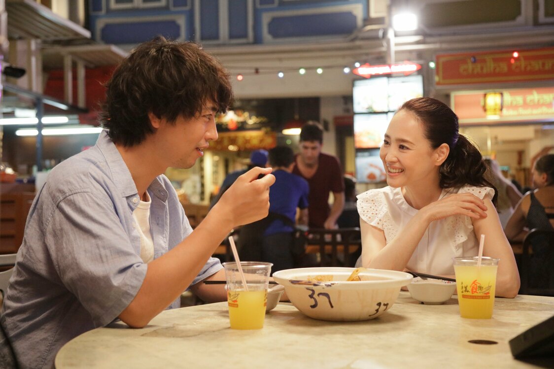 真人（斎藤工）と美樹（松田聖子）©Wild Orange Artists/Zhao Wei Films/Comme des Cinemas/Version Originale