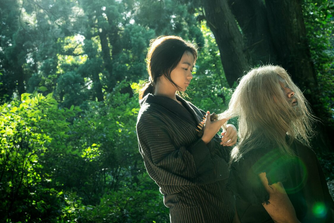 لقاء ”رين“ مع رجل الجبل الأسطوري. (© لجنة إنتاج فيلم ياما أونّا)