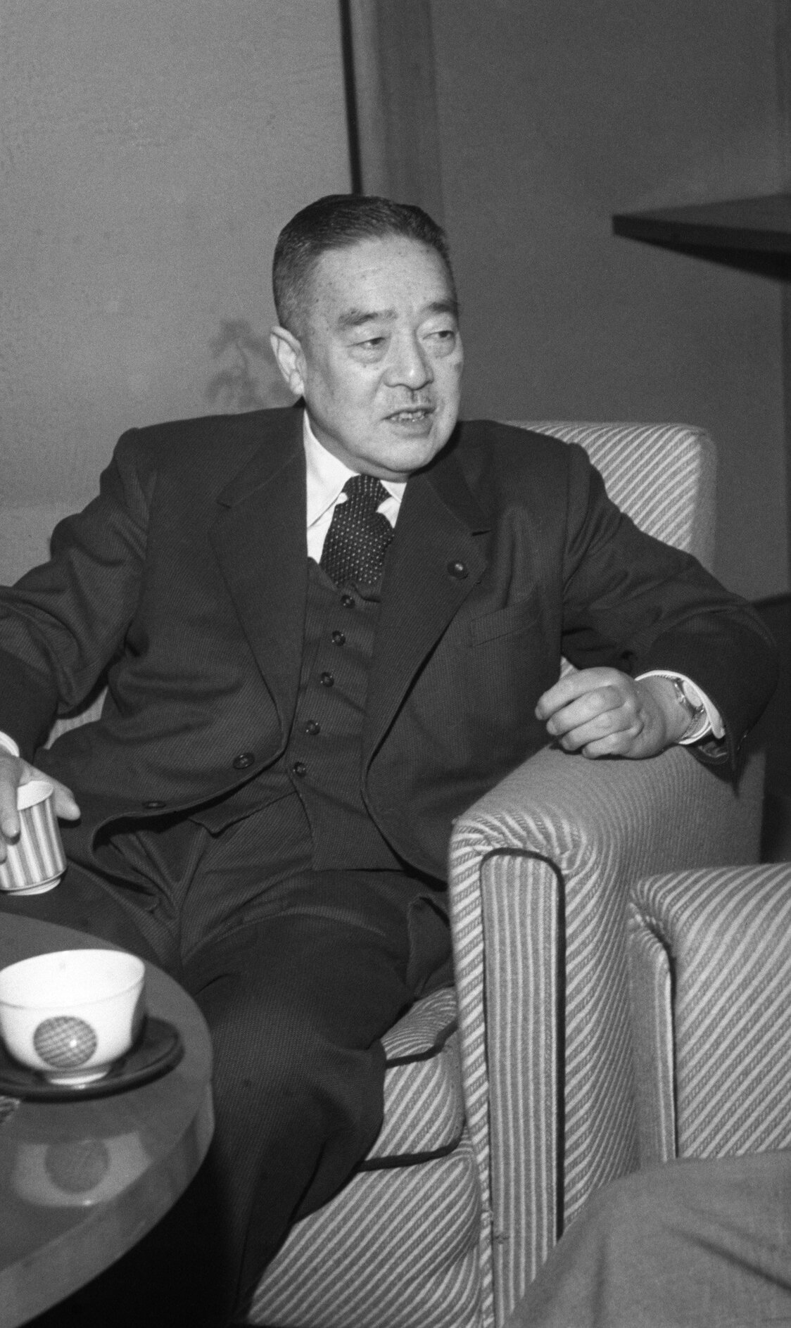緒方竹虎＝1955年撮影（時事）