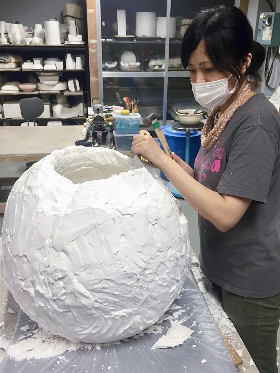 鍾雯婷さんの創作風景