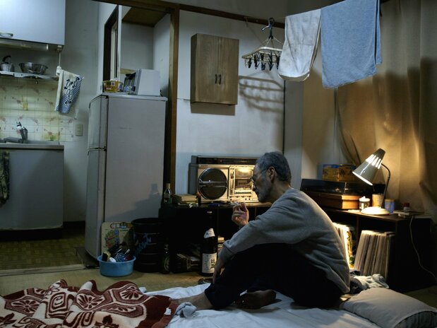 長年にわたる逃亡生活が桐島の身体をむしばんでいた　©「逃走」制作プロジェクト2025