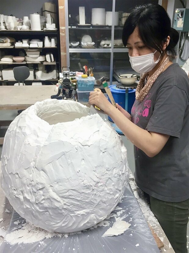 鍾雯婷さんの創作風景