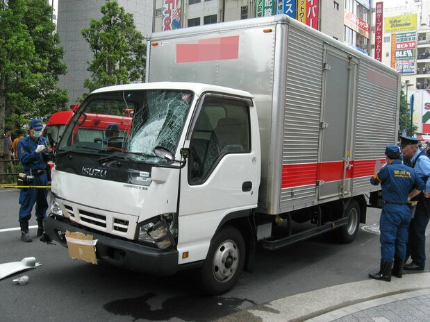 在秋叶原无差别杀伤事件中用于行凶的卡车（2008年6月8日，时事社）