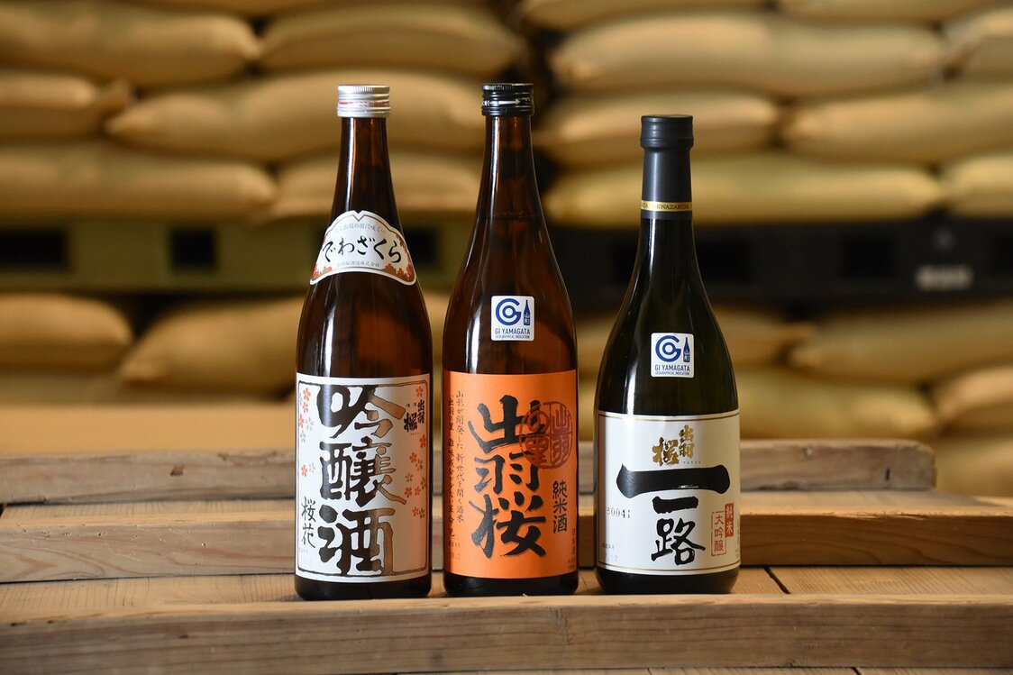 出羽桜酒造の基幹商品。1980年に大ヒットした「桜花 吟醸酒」、2013年IWC SAKE部門のチャンピオン酒「純米酒 出羽の里」、2008年のチャンピオン酒「純米大吟醸酒 一路（いちろ）」