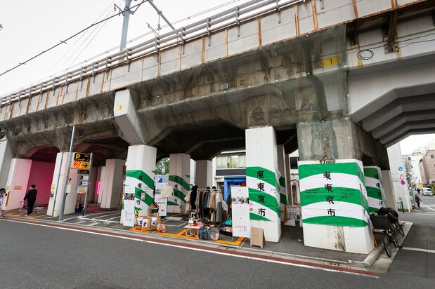 橋脚を有効活用したクリエイティブ告知もNADが担当