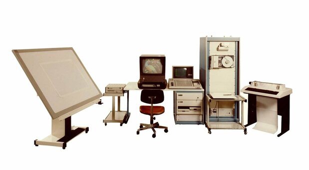 NASAから購入したグラフィックボードを参考にして開発したシステム(1981年、島精機製作所提供)