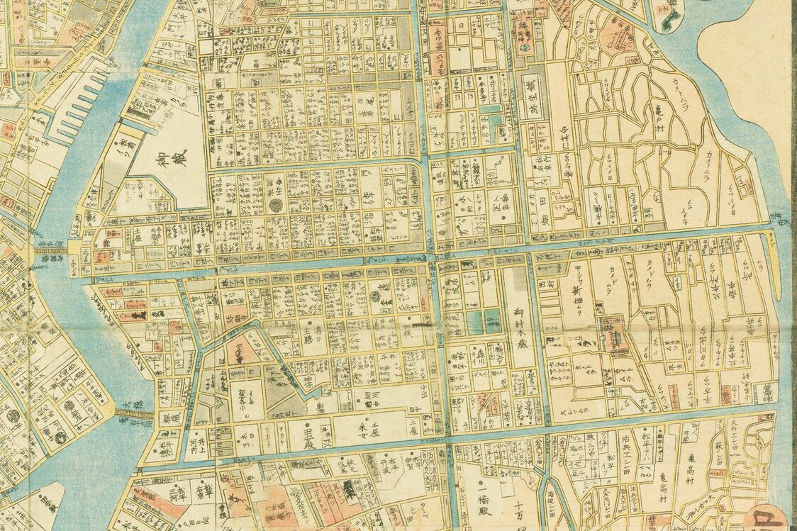 幕末の1858年に作成された『安政改正御江戸大絵図』（国会図書館蔵）を拡大して切り抜いた。この地図は今と同様に北が上で、中央を左右に貫くのが竪川。川沿いには町屋が並び、東部には農村部が広がっていることがよく分かる。竪川の東端には「逆井舟ハタシ」と記されている