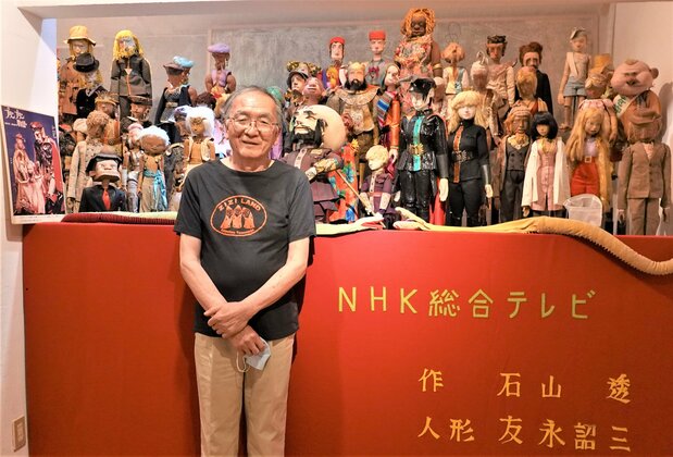 友永さんは1944年高知県四万十町生まれ。館内には『プリンプリン物語』のキャラクターのほかにも、清楚なエロチズムの木彫、木と和紙の灯のオブジェ、木版画などが展示されている 撮影:天野久樹