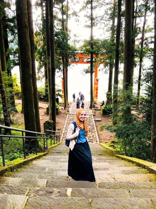 神奈川・箱根神社を訪れた際のメルナさん(写真:本人提供)