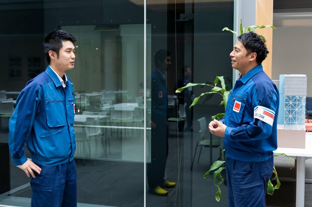 Sasaki Kazuhito (at left), who joined TEPCO after the earthquake, and Satō Yōhei, who was working at Fukushima Daini at the time of the earthquake, are both involved in handling treated water at Fukushima Daiichi. (© Hashino Yukinori)