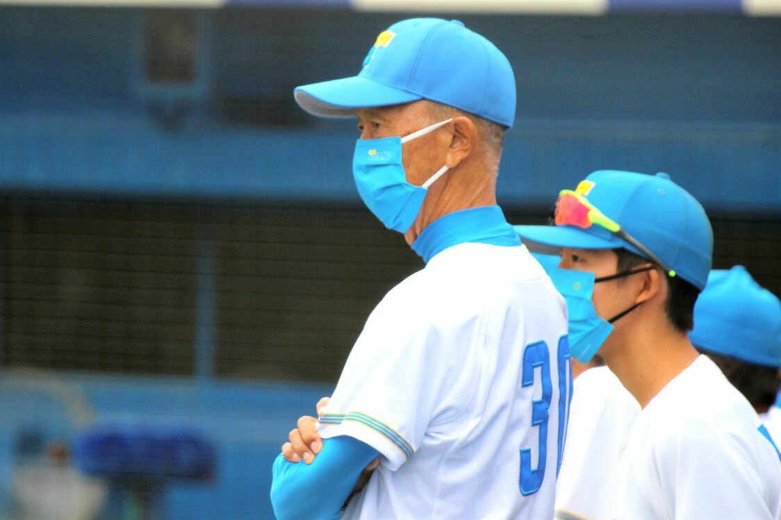 就任2年目で東大に2勝をもたらした井手峻監督。農学部在学中に内野手から投手に転向。六大学通算4勝21敗だったが、頭脳的なピッチングを見込まれドラフト3位で中日に入団した　写真提供：東大野球部