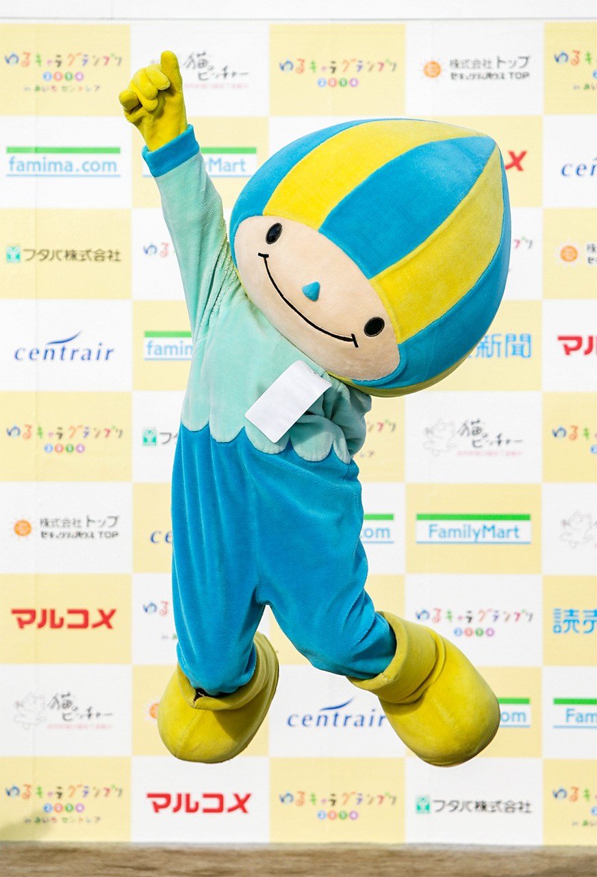Minamo, Gifu’s official mascot, is a water fairy. The blue of his outfit represents the prefecture’s pristine waterways and the yellow its abundant sunshine. (© Jiji)