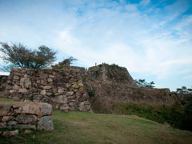 Les fondations et les remparts du château de Takeda semblent toujours aussi solides qu’à l’époque de leur construction.