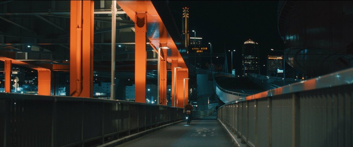 美しい港町から古い市場まで、神戸の町がもうひとりの主役だ　©Minato Studio 2025