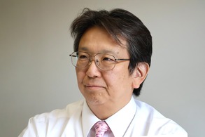 Selon Yûki Yasuhiro, de la faculté de protection sociale de l’université Shukutoku, le système japonais de prise en charge des personnes âgées risque de devenir un « système sans services ». 