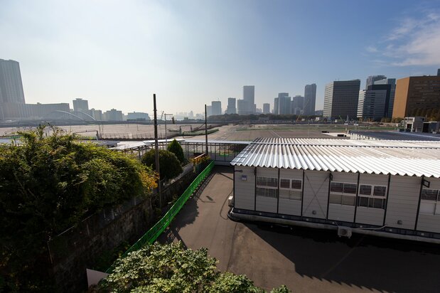 从海幸桥栋的屋顶上可以俯瞰整个筑地市场遗迹