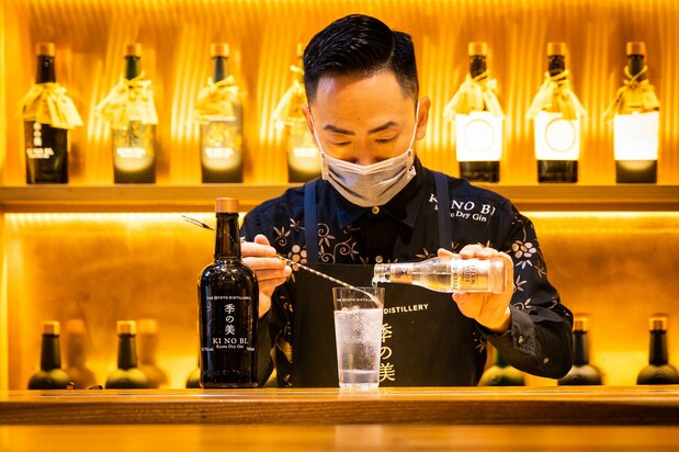金酒通常兑汤力水，但纯净、细腻的“季之美”兑的是苏打水，口感特色由此更加突出。摄于季之美House