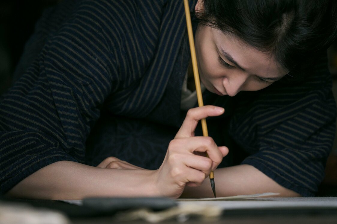 応為が絵を描く場面も吹き替えなし　©2025「おーい、応為」製作委員会