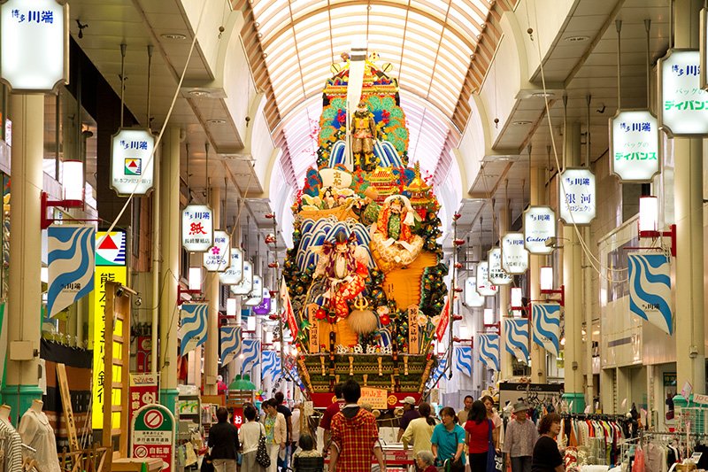 Un char ornemental du festival Hakata Gion Yamakasa