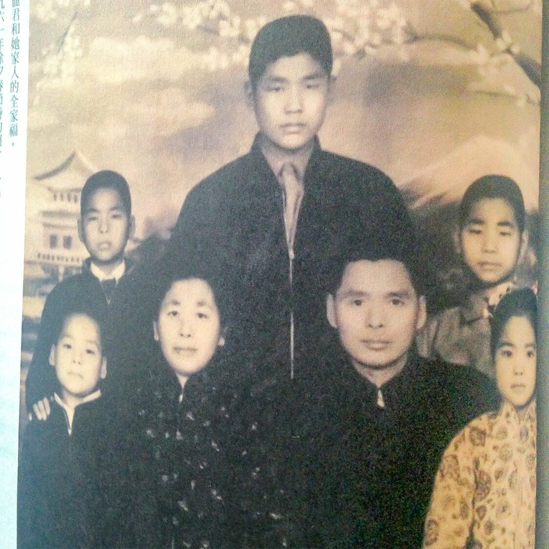 テレサ・テン（前列右端）と家族（筆者提供）