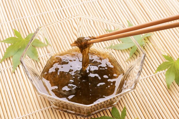عشب الـ موزوكو الممزوج مع الخل. بيكساتا.
