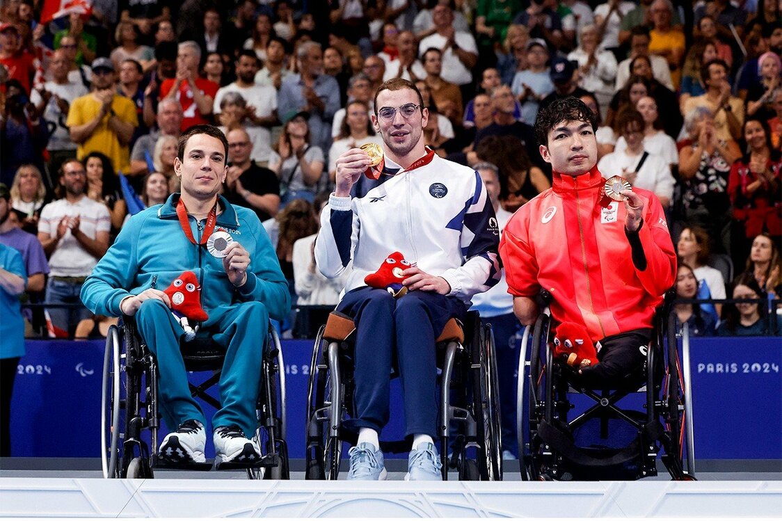 Les champions du 200m libre, avec Suzuki Takayuki à droite, médaillé de bronze (Reuters)