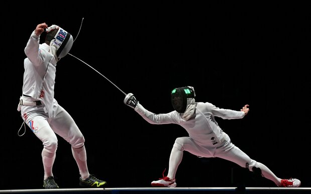 Kano Kôki à l’assaut contre Sergey Vida (ROC) lors du neuvième match de la finale qui a décidé de la médaille d’or, le 30 juillet 2021. (AFP/Jiji)