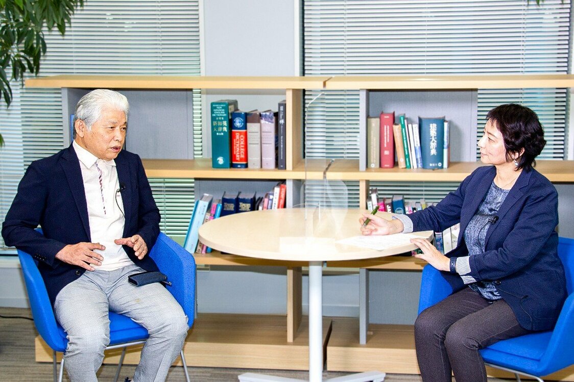 天児氏（左）と聞き手の青山瑠妙・早稲田大学大学院教授
