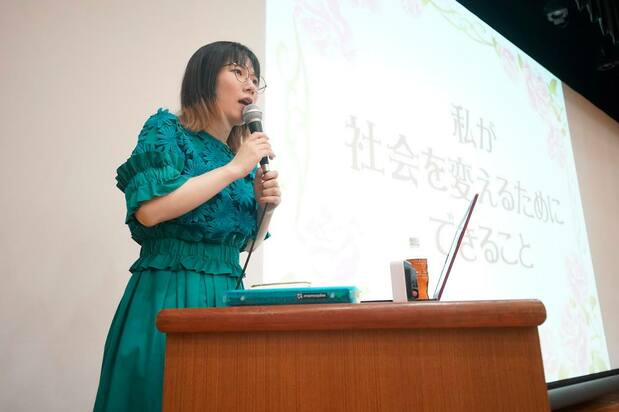 Takamatsu talking to students at Bunka Gakuen University Suginami High School on October 2, 2024. (© Shōka Sonjuku)