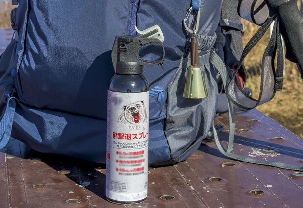 クマ対策の鈴とスプレー