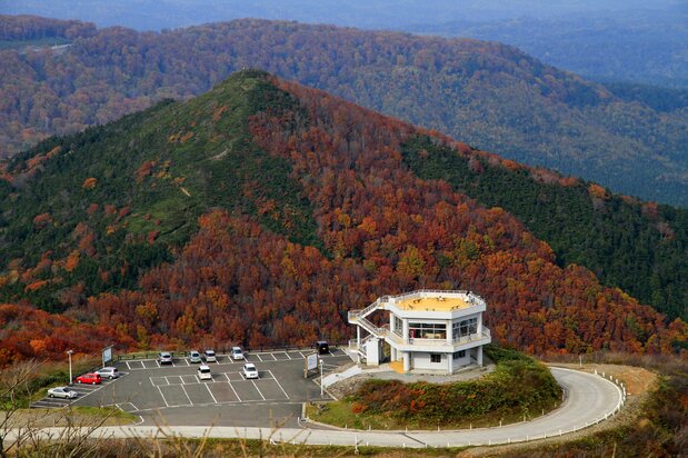天气晴朗时,从釜卧山展望台可以望见北海道