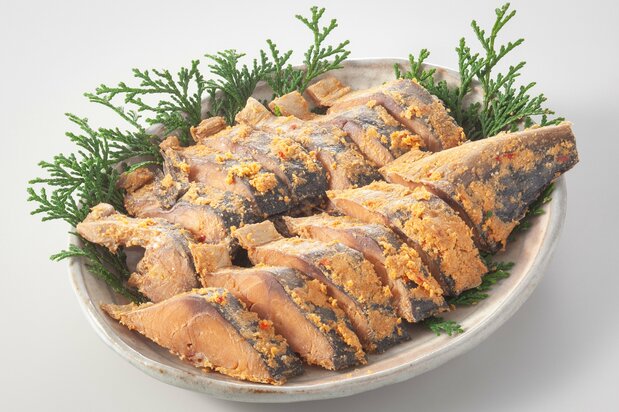 サバをぬか漬けにした郷土料理「へしこ」も、近年は脂の乗ったノルウェー産を使用するものが増えている。国産サバにこだわる店もあるので、しっかりと吟味してみては? 写真:PIXTA