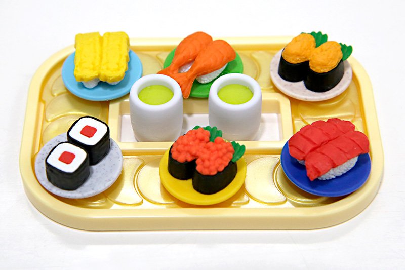 「回るお寿司」が好きな子どもたちのために作った回転ずしのシリーズ。パッケージ価格は350円（価格はイワコーのカタログから）