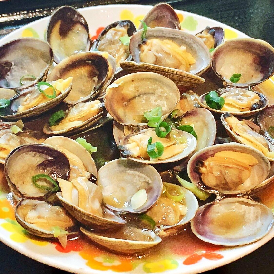 あさり炒めは、台湾ではおなじみの家庭料理（筆者撮影）
