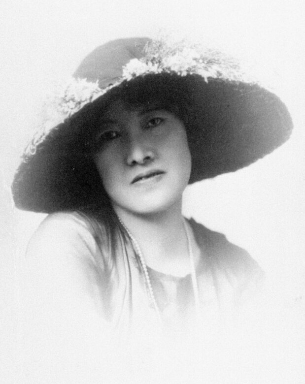 1923年刊行の評論集『愛の創作』の口絵写真（共同）