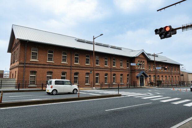 1891年落成的“旧九州铁道本社”是门司港怀旧街区最古老的一座建筑,如今是“九州铁道纪念馆”总馆