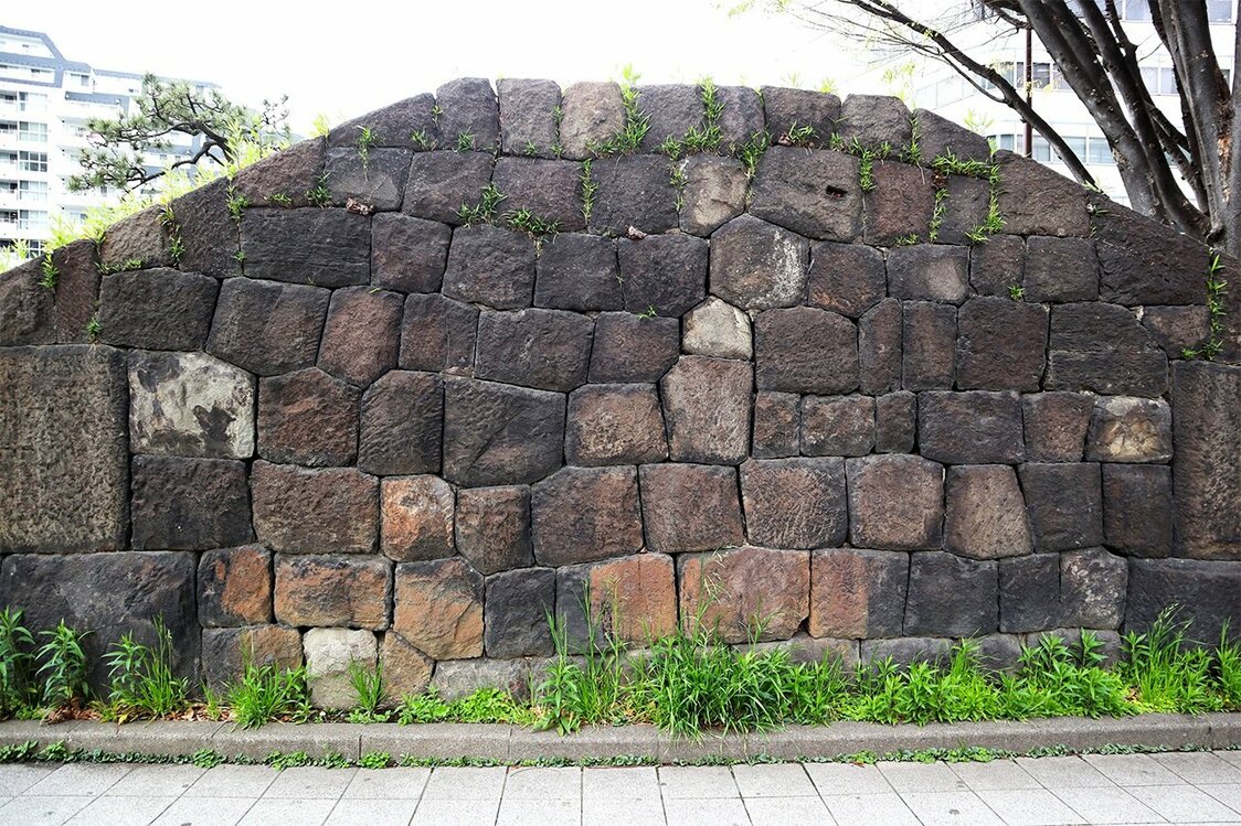 現存する高輪大木戸跡（PIXTA）