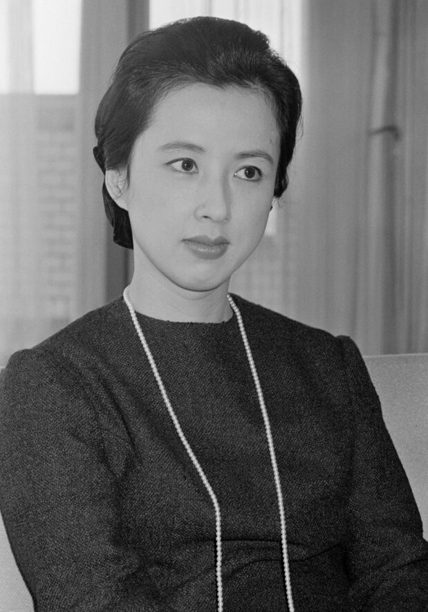 Yachigusa Kaoru, pictured in January 1965. (© Jiji)