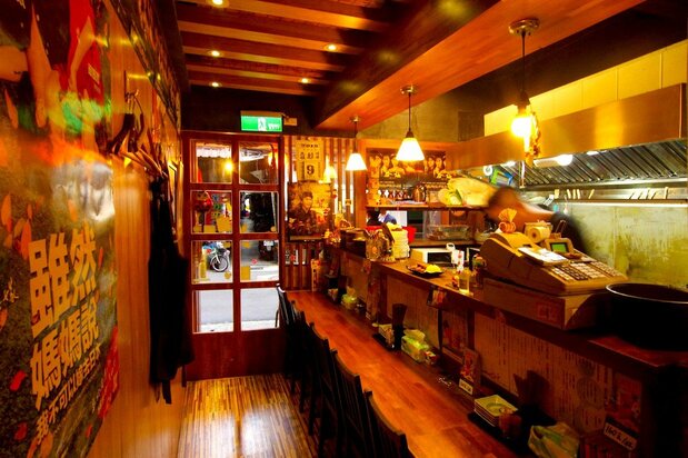 「名古屋台所」店内(原田潤提供)